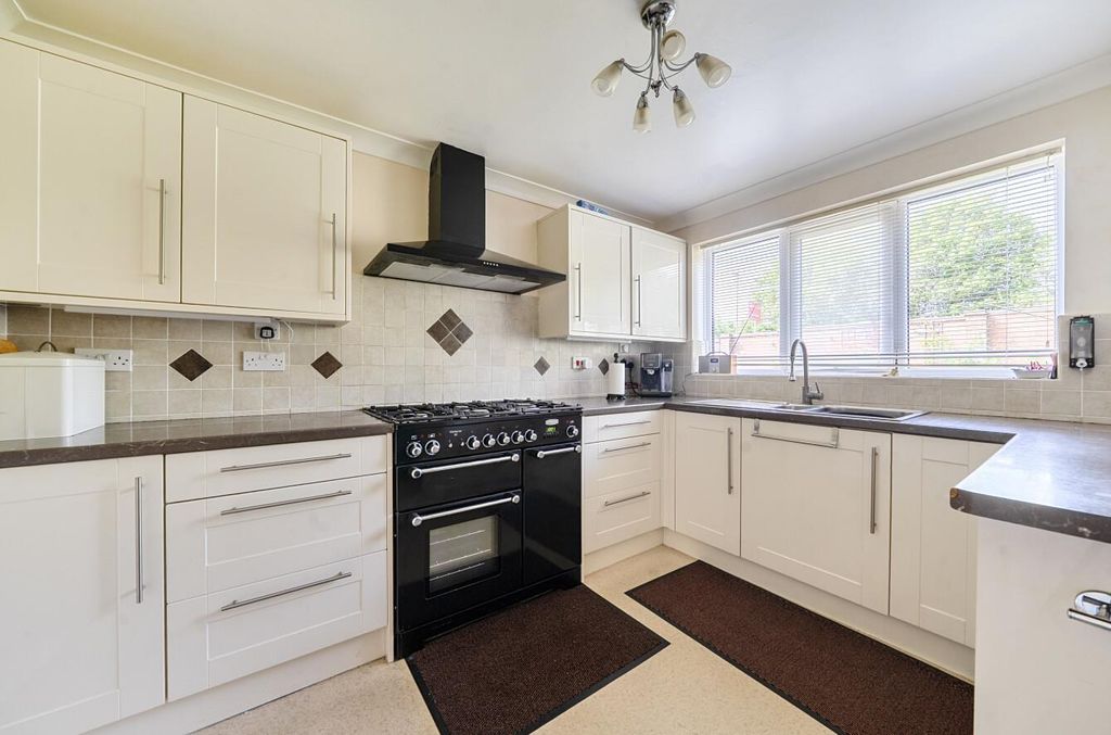 Property photo 3 of 17 1478564-16-6A2Fc7A722E11.Jpg