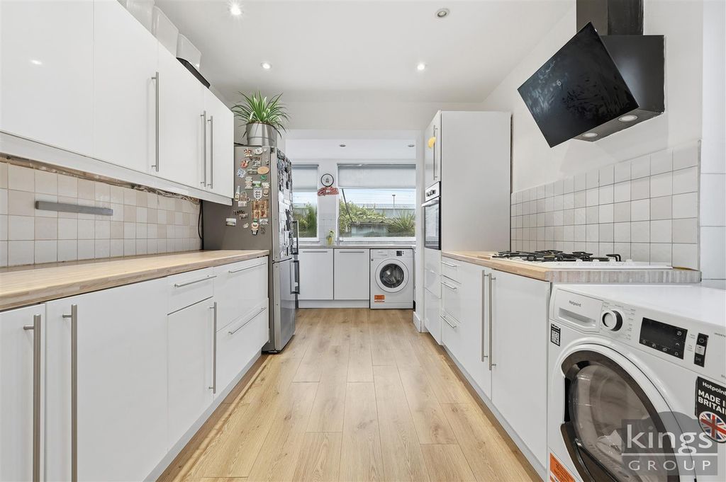 Property photo 3 of 22