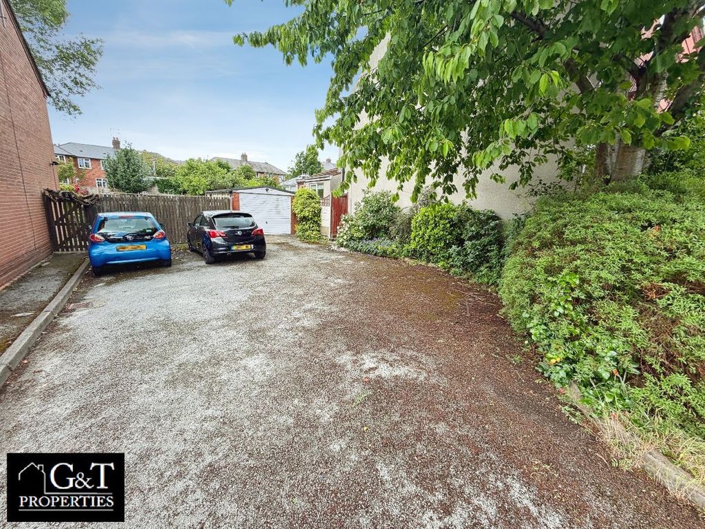 Property photo 2 of 25 Parking