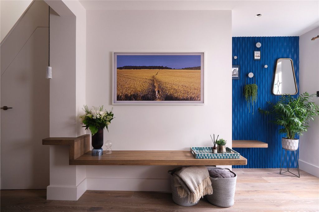 Property photo 3 of 24 Entrance