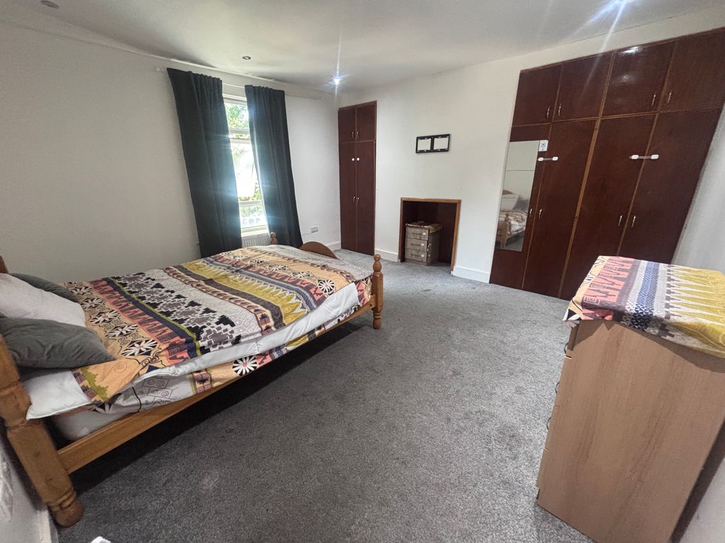 Property photo 1 of 3
