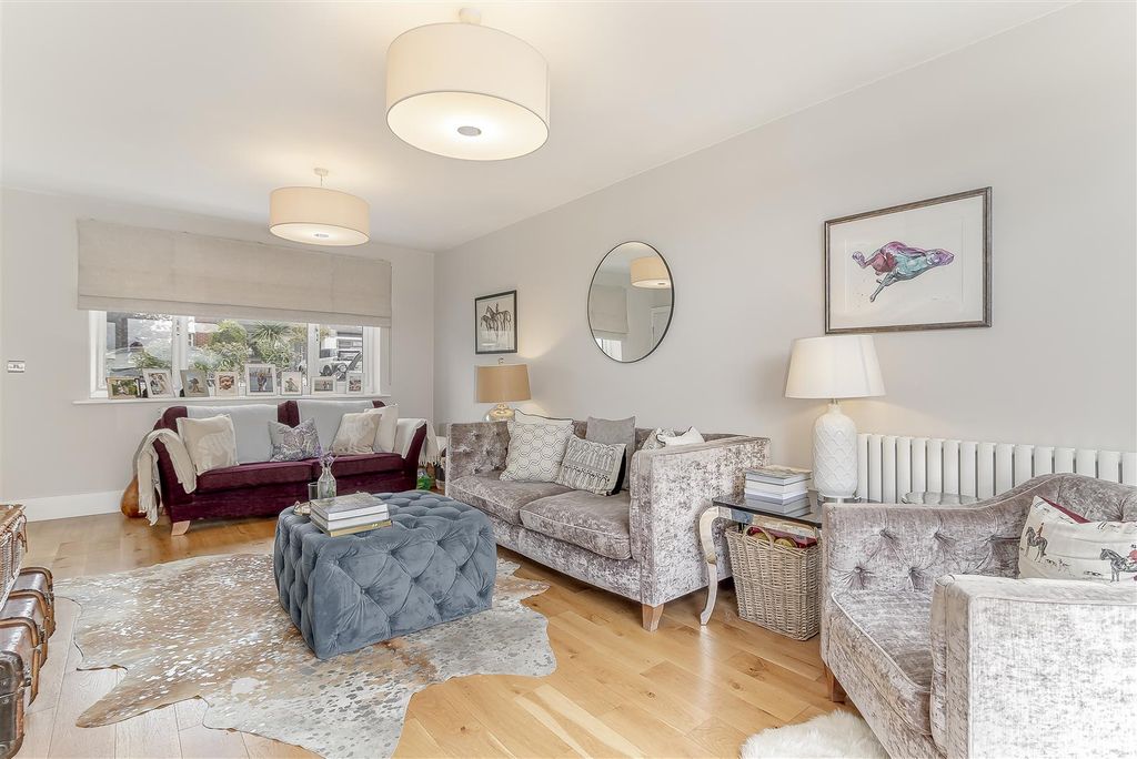 Property photo 3 of 29 Lounge - B.Jpg