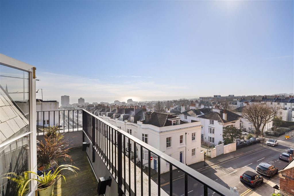 Property photo 1 of 18 Victoria Road-3.Jpg