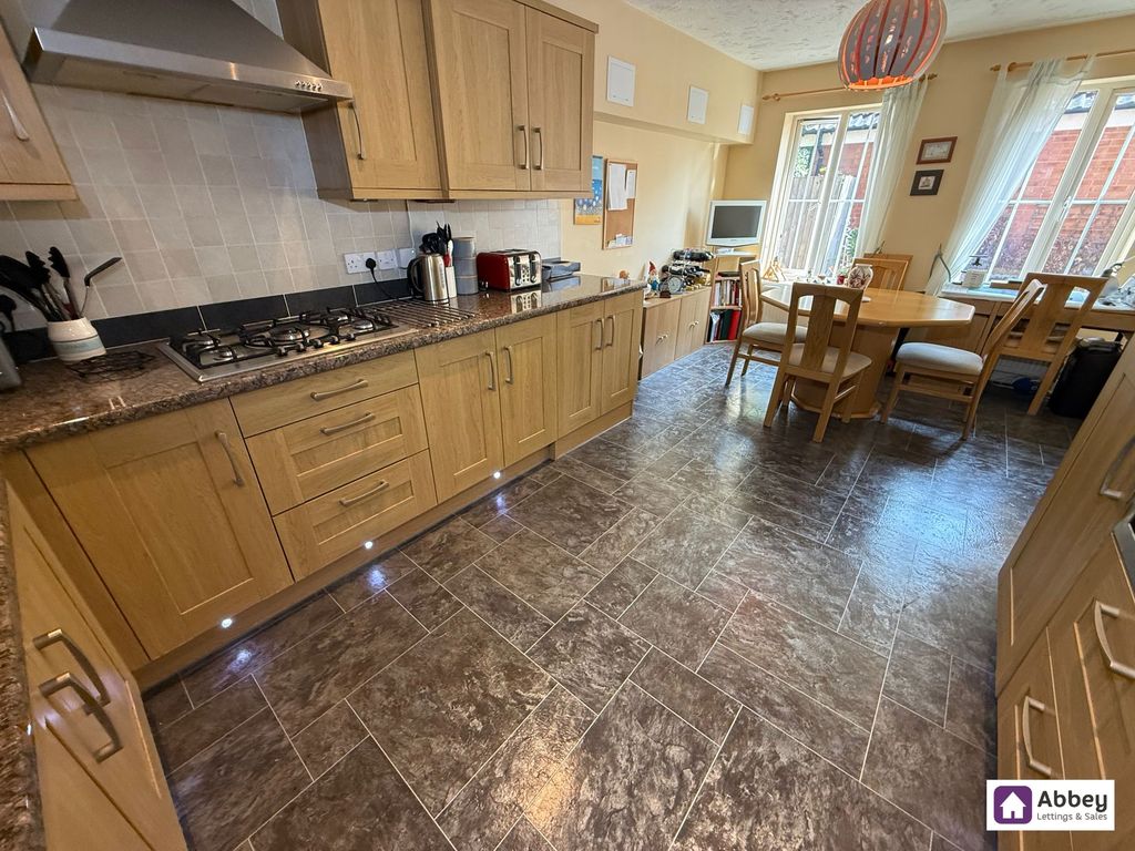 Property photo 3 of 17 Kitchen Diner