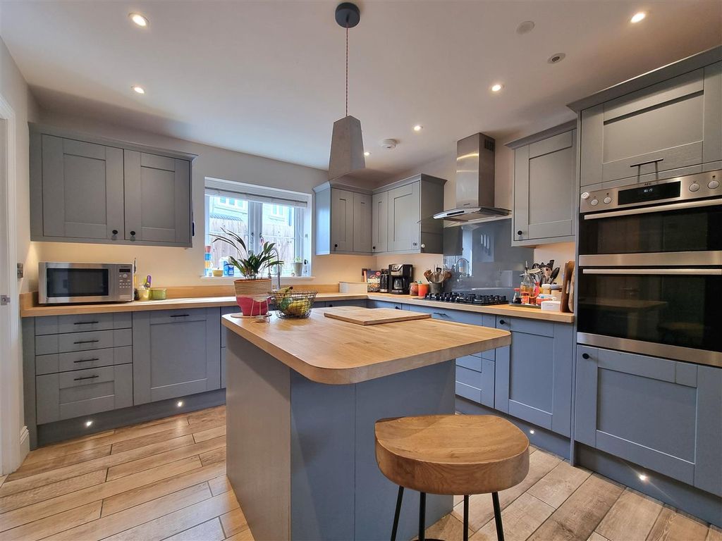 Property photo 3 of 31 Kitchen - 1.Jpg