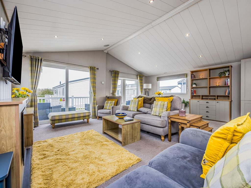 Property photo 1 of 32 Living Room