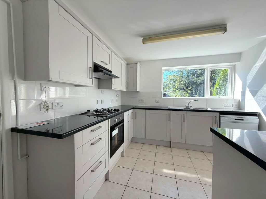 Property photo 3 of 20 Kitchen