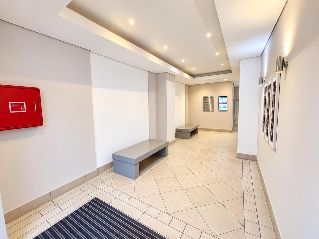 Property photo 3 of 15 Elegant Communal Entrance Lobby