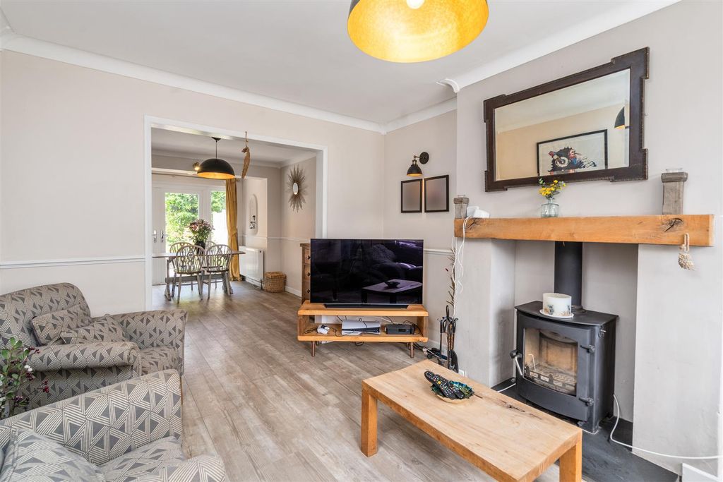 Property photo 2 of 18 68 Mill Lane_16.Jpg