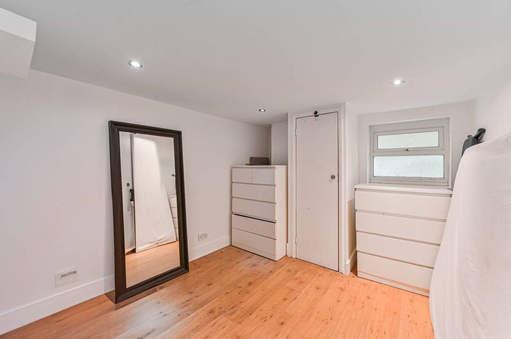 Property photo 1 of 5
