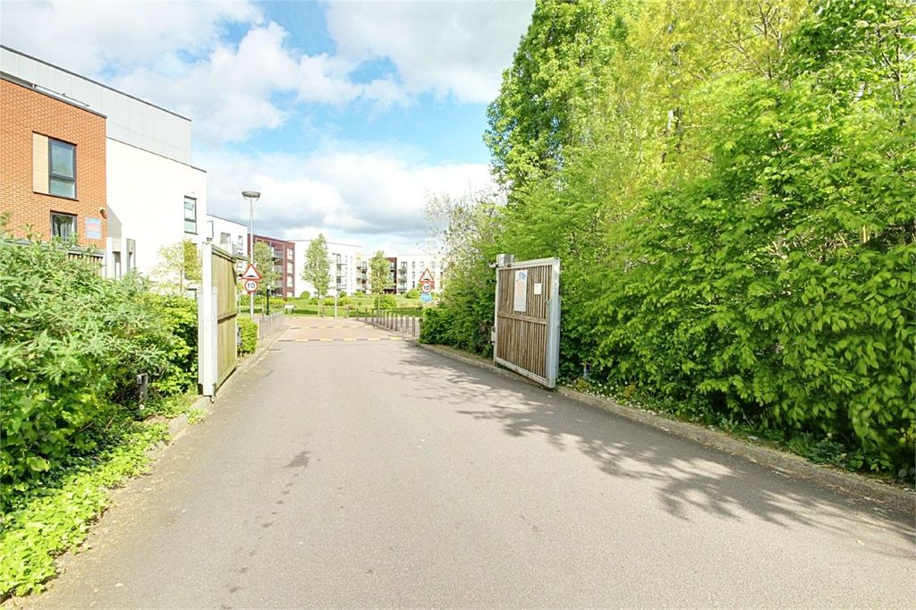 Property photo 2 of 18 Picture No. 17