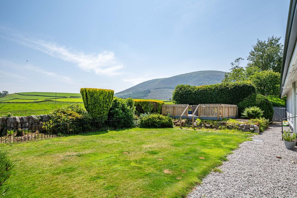 Property photo 3 of 41