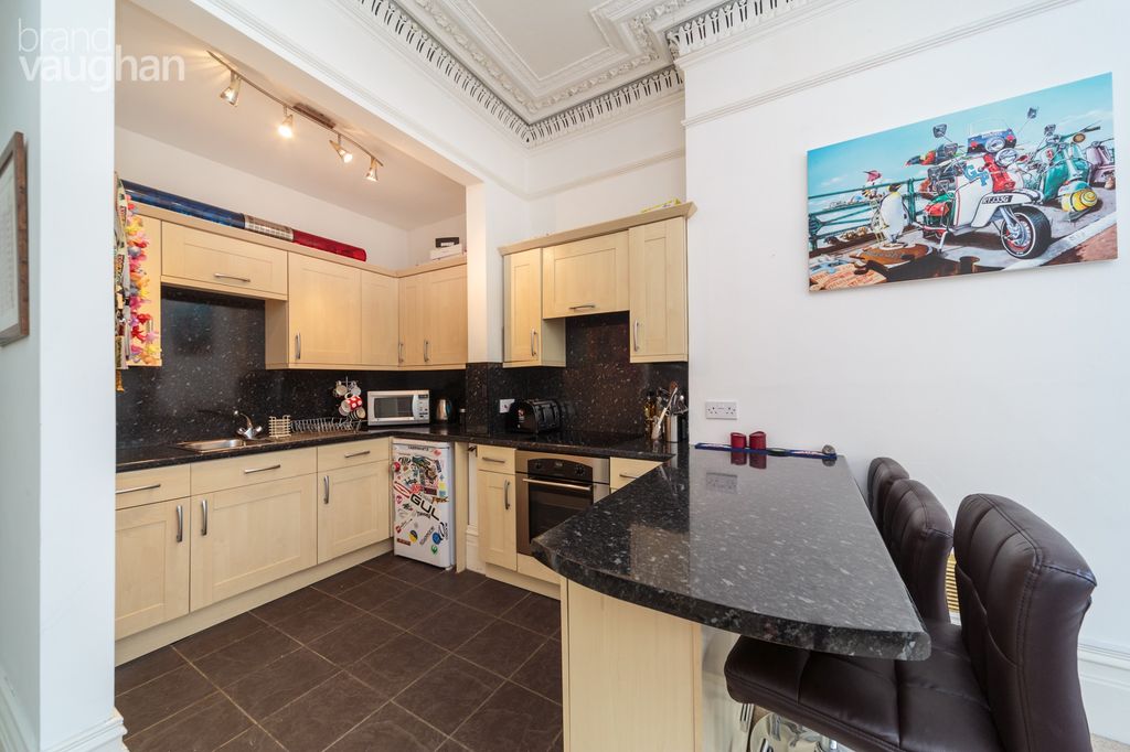 Property photo 3 of 7 Kitchen
