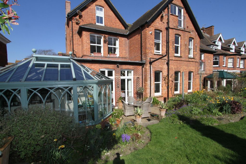 Property photo 3 of 27