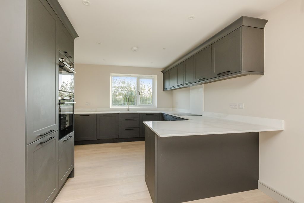 Property photo 3 of 21 2906746