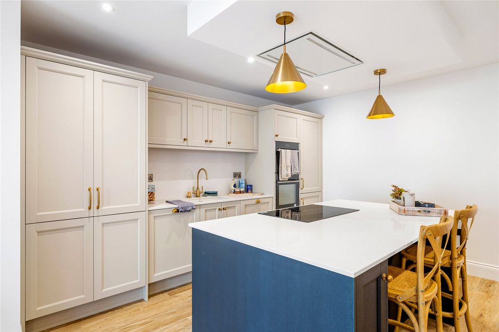 Property photo 2 of 12 Kitchen Example