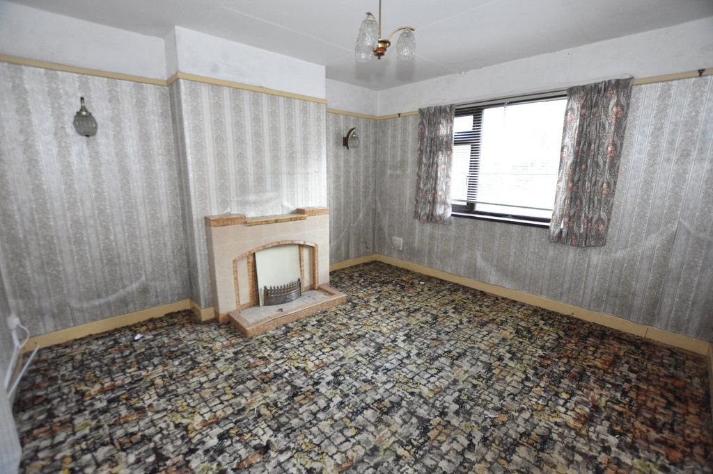 Property photo 2 of 12 Lounge