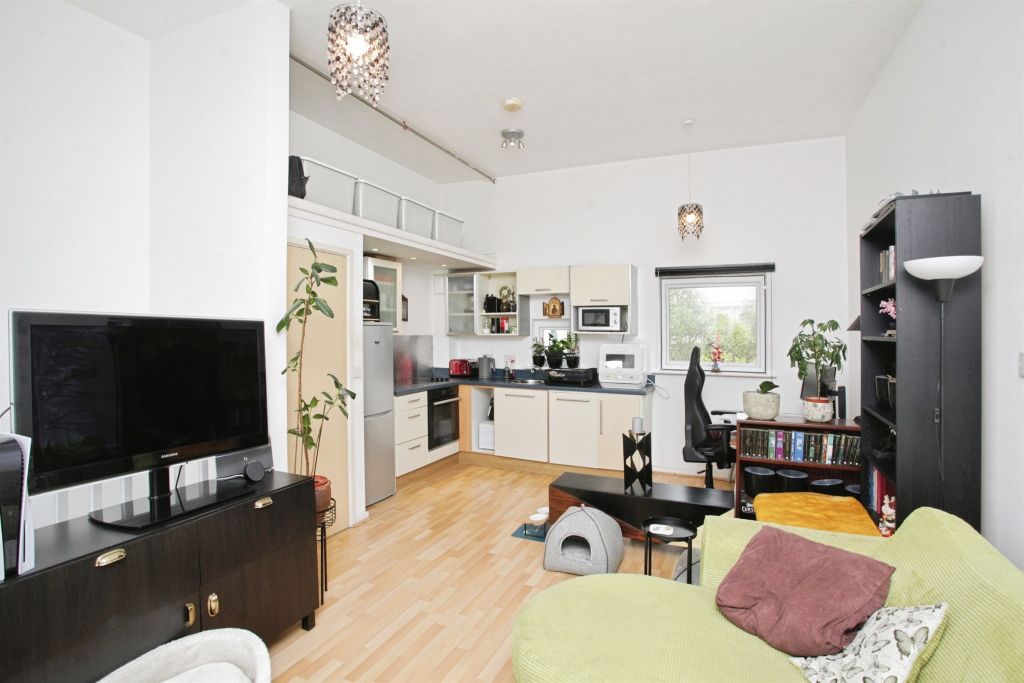 Property photo 3 of 16