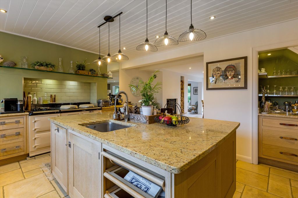 Property photo 2 of 30 Image