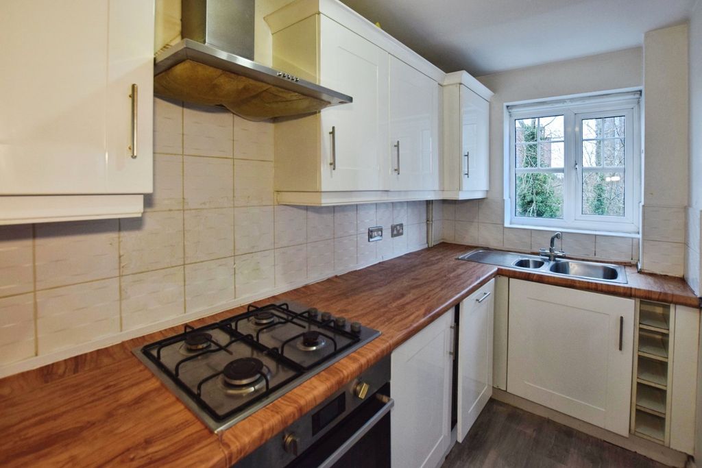 Property photo 2 of 13 Picture No. 11