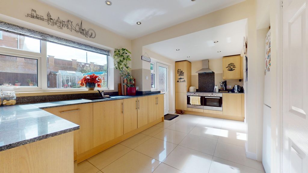 Property photo 2 of 18 4449633