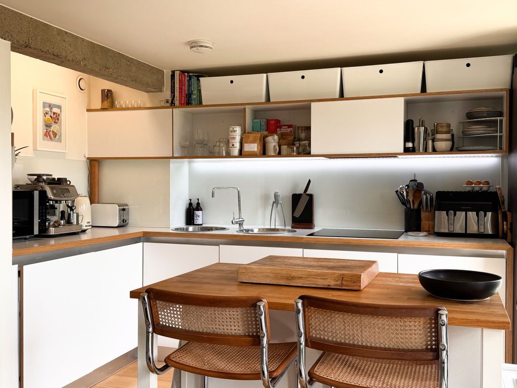 Property photo 3 of 23 Kitchen