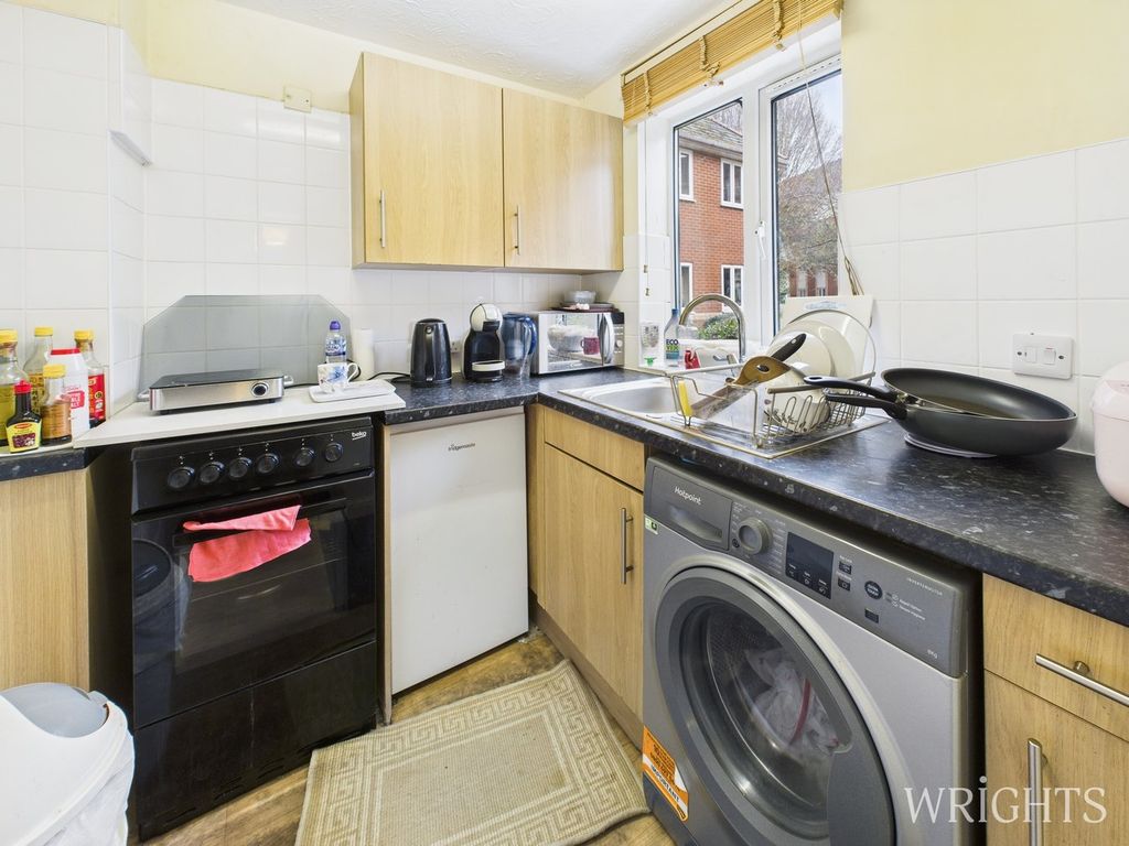 Property photo 3 of 6 Kitchen