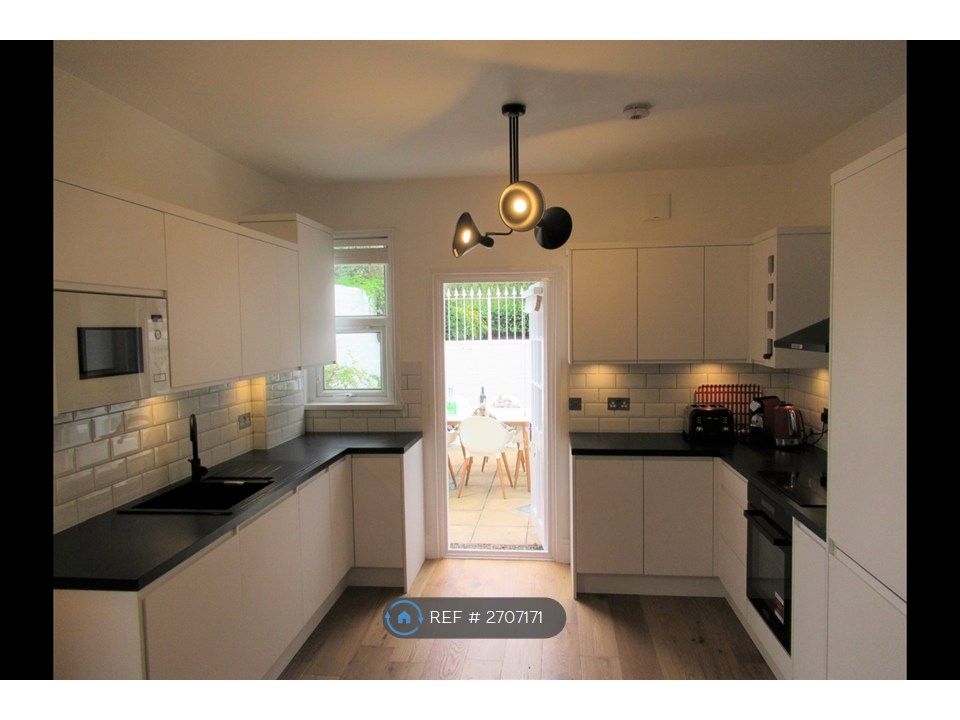 Property photo 2 of 7 Kitchen