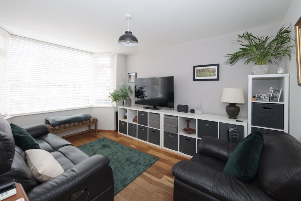 Property photo 2 of 20 Lounge