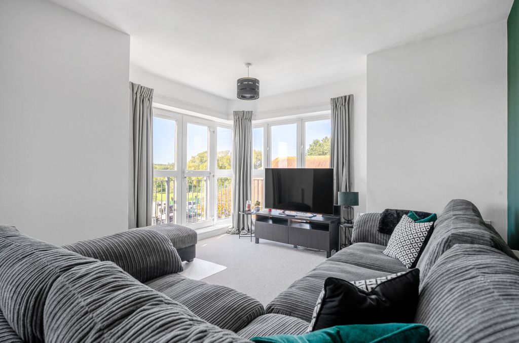 Property photo 2 of 11 1358569-7-68d277E...