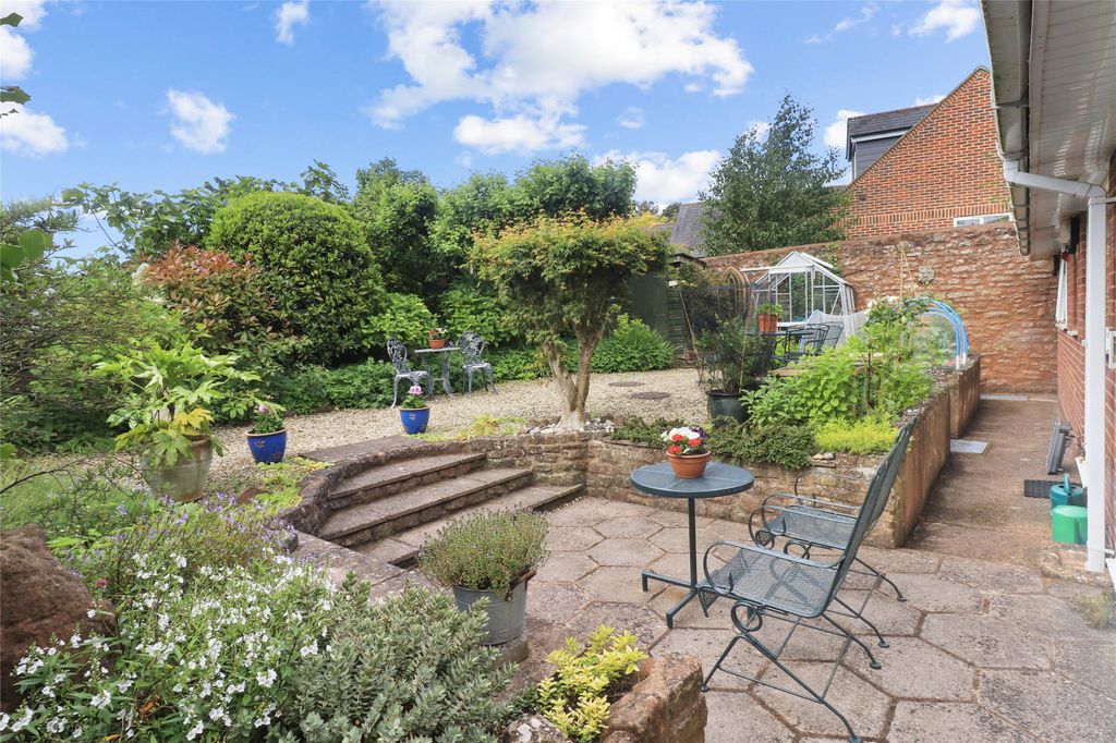 Property photo 1 of 17 1 - Picture No. 06