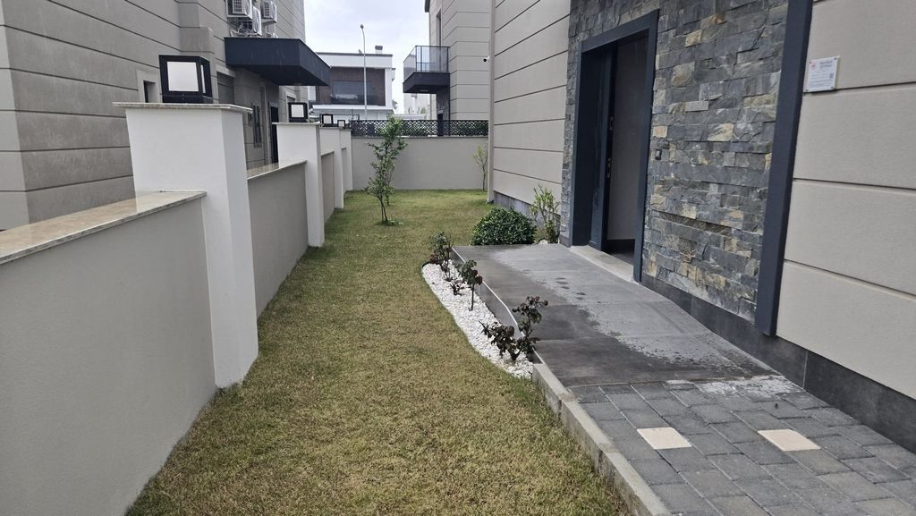 Property photo 3 of 24 Newly Built Triplex Villas In Antalya For Sale - Villa Entrance