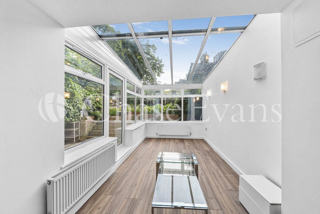 Property photo 3 of 16 Conservatory