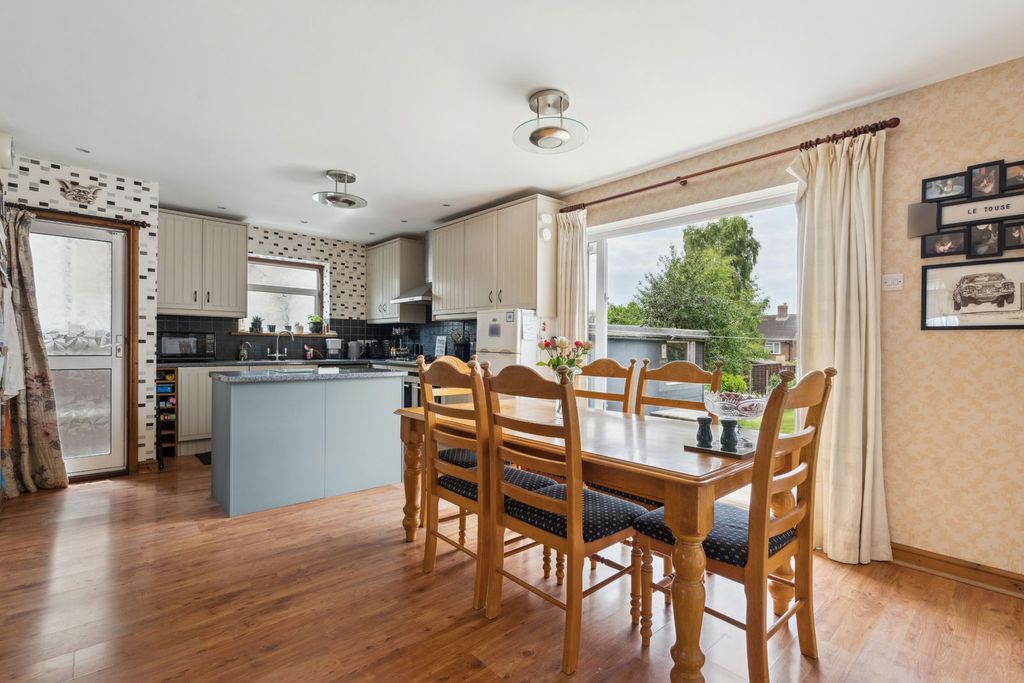 Property photo 3 of 21