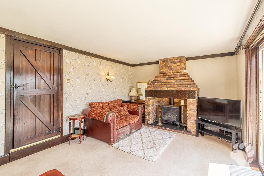 4 bed chalet for saleThames View, Langdon Hills SS16 photo 4