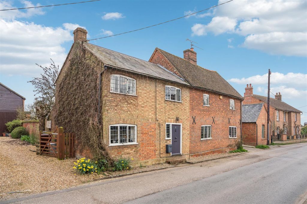 Property photo 1 of 21 Dunton Road, Stewkley