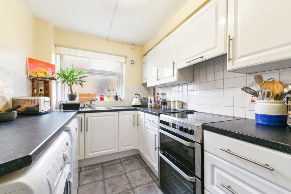 Property photo 3 of 8 Picture No. 11