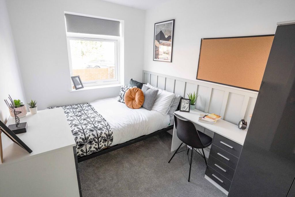 Additional image 13 of 6 bed shared accommodation to rentCromwell Road, Stanmore SO22