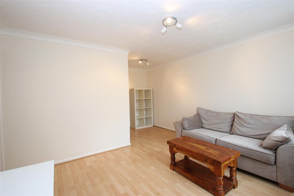 Property photo 3 of 7