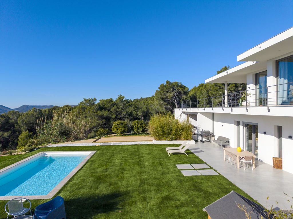 Property photo 2 of 21