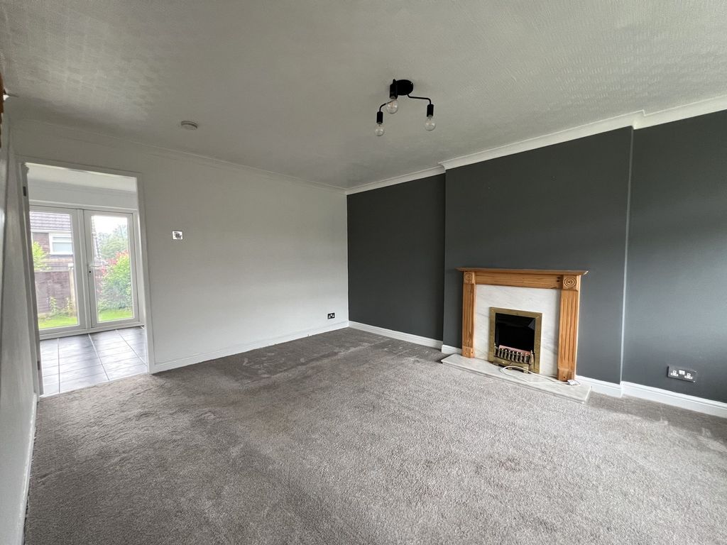 Property photo 2 of 15 Lounge