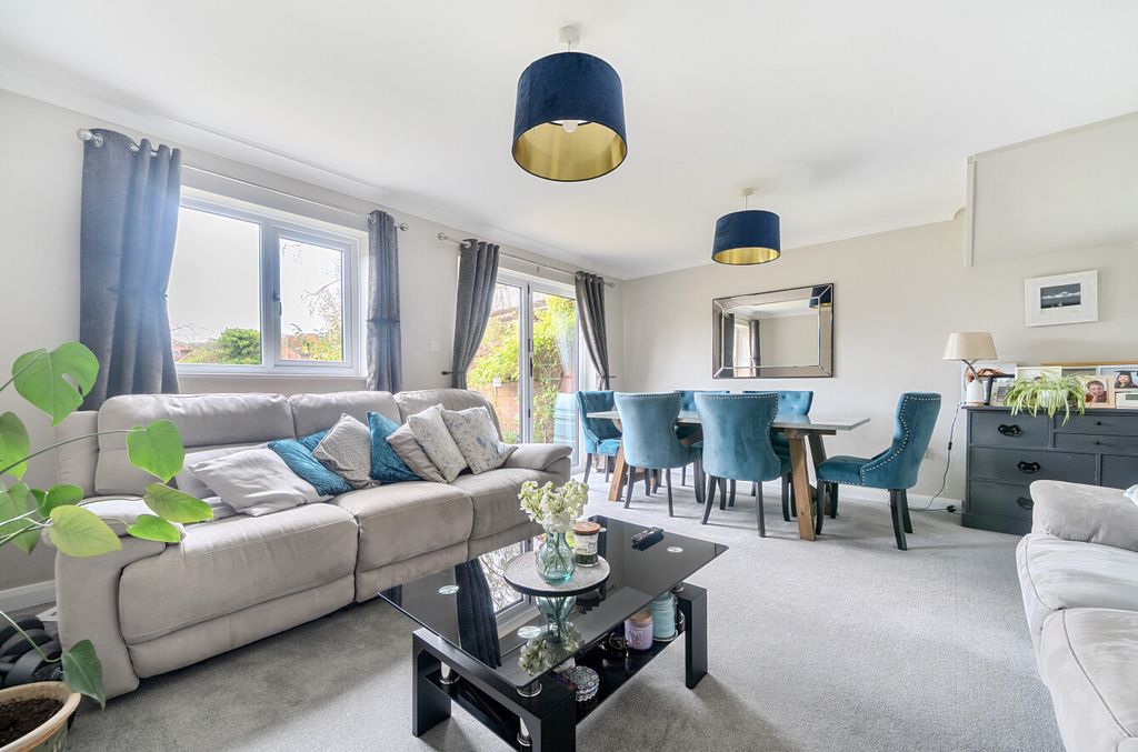 Property photo 2 of 39 1374717-30-690B49...