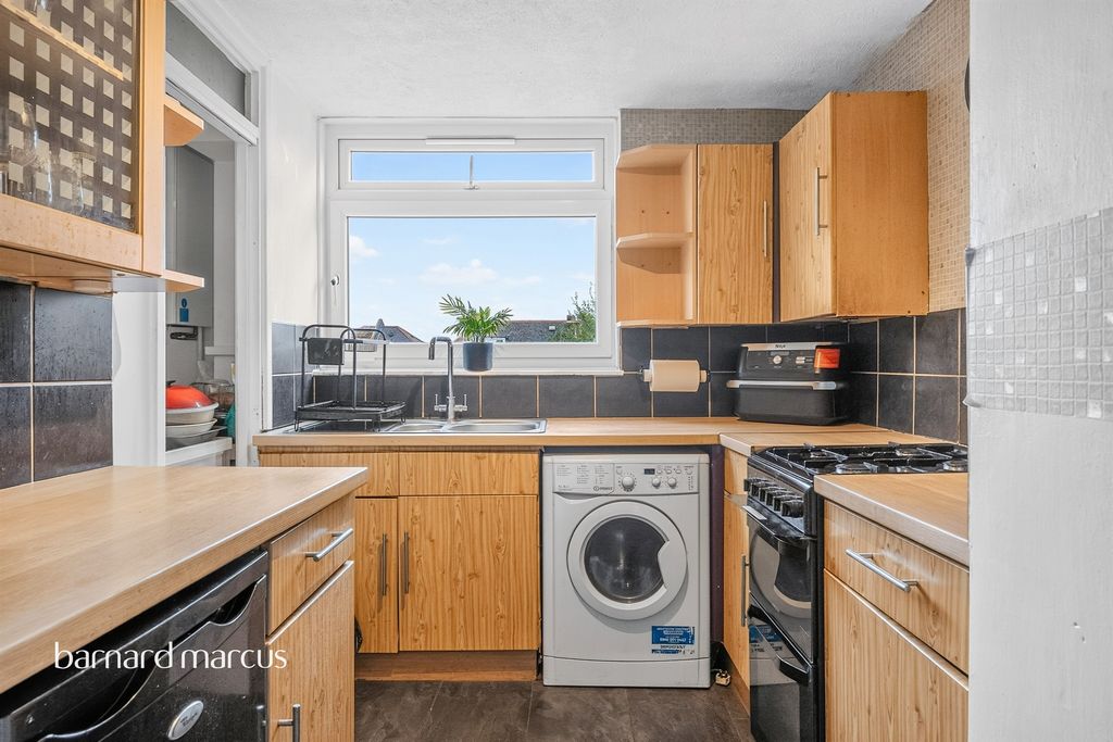 Property photo 2 of 20