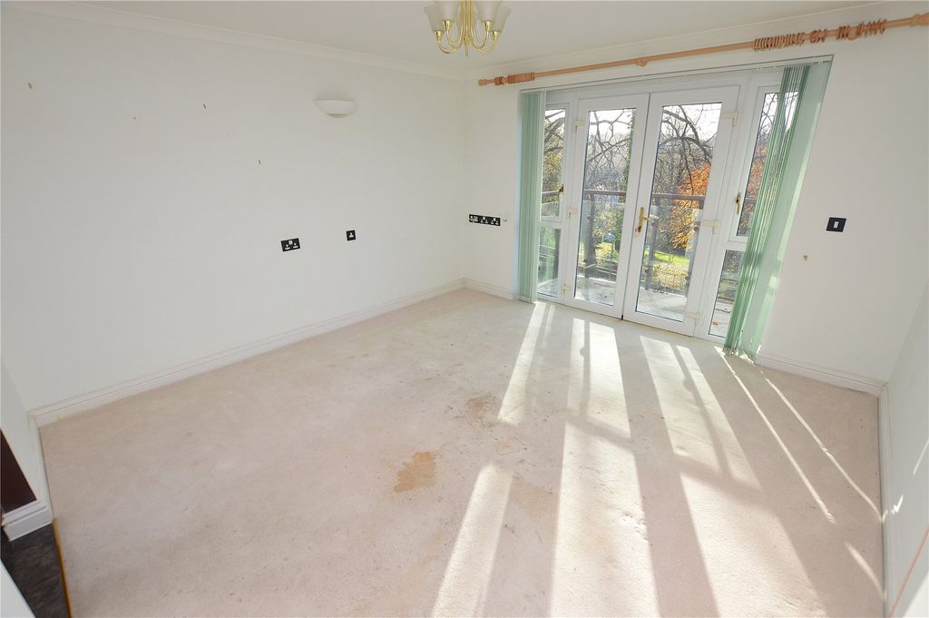 Property photo 3 of 17 Living Room