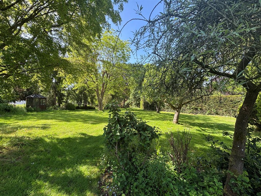 Property photo 2 of 27 Garden 4.Jpg