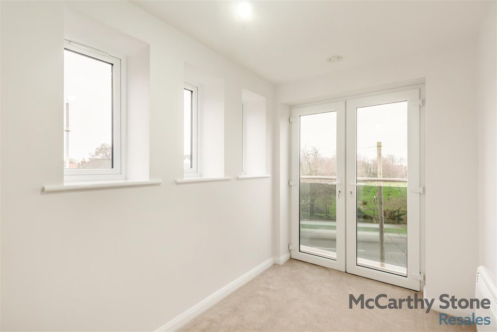 Property photo 1 of 21 8676261-Interior05.Jpg