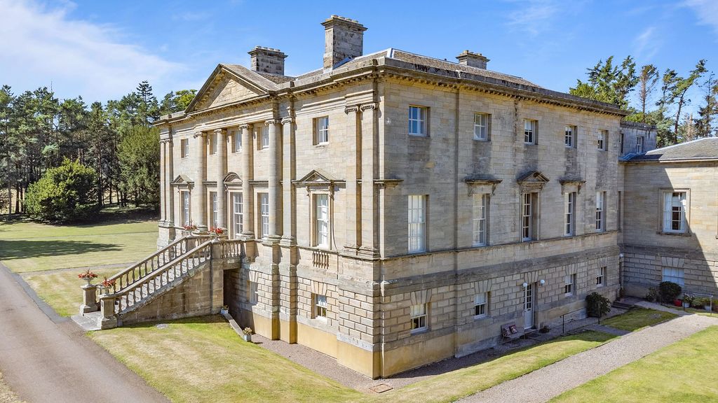 Property photo 2 of 31 South East View