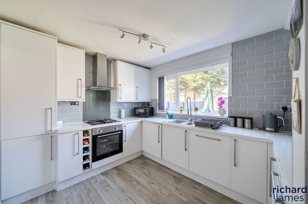 Property photo 3 of 23 Fd4E4F90083842Efa89dcc6653E40d38