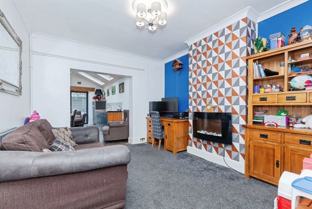 Property photo 3 of 19 Pbox-Img.Jpg