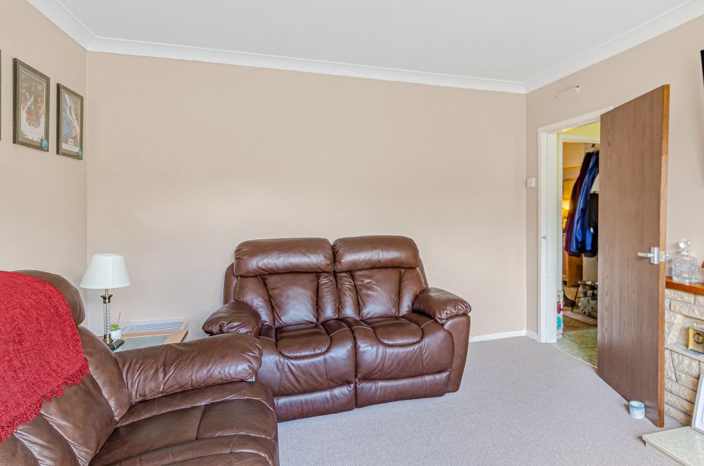 Property photo 3 of 21 Advert-14